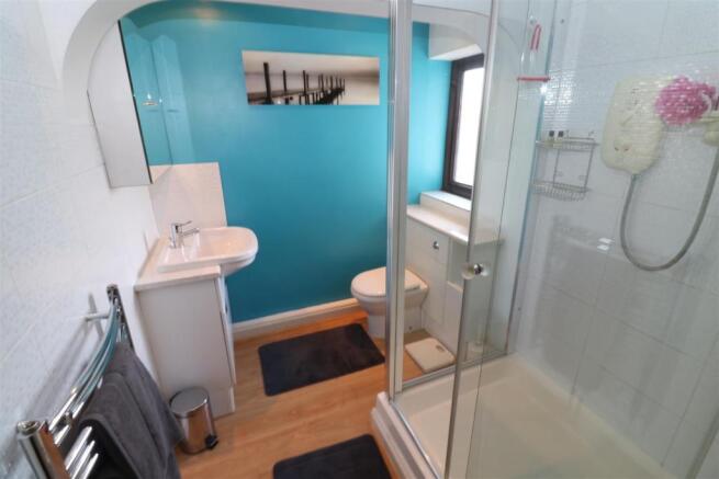 Family Shower Room / WC