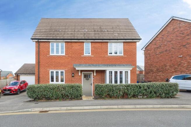 3-bed detached on Wilson Road, Banbury, £360,000