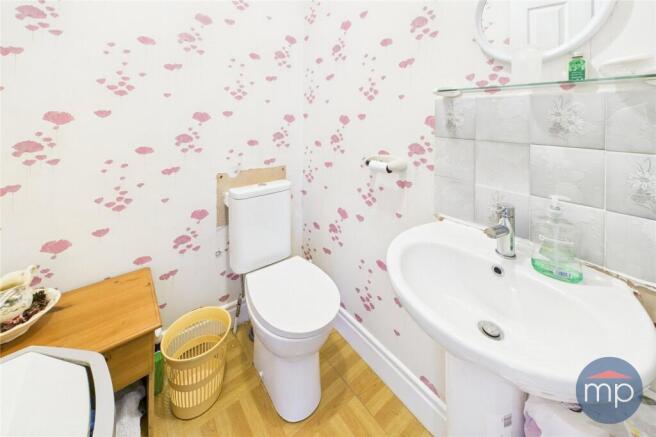 4 bed Semi-Detached for sale Image 11