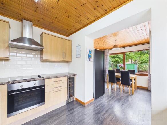 Kitchen & Dining Area