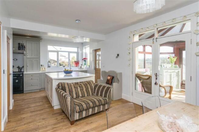 OPEN-PLAN DINING KIT