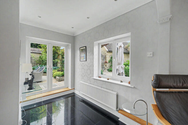 4 bed Detached for sale Image 11