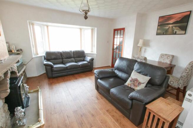 OPEN PLAN LIVING ROOM