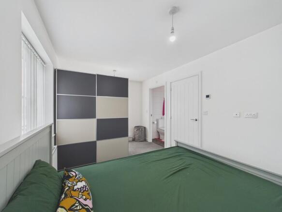 4 bed Semi-Detached for sale Image 8