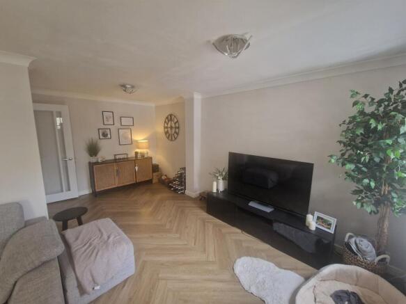 Elm Wood Drive, Tonyrefail, Porth photo 5
