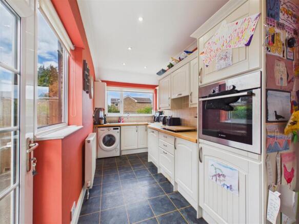 3 bed Semi-Detached for sale Image 4