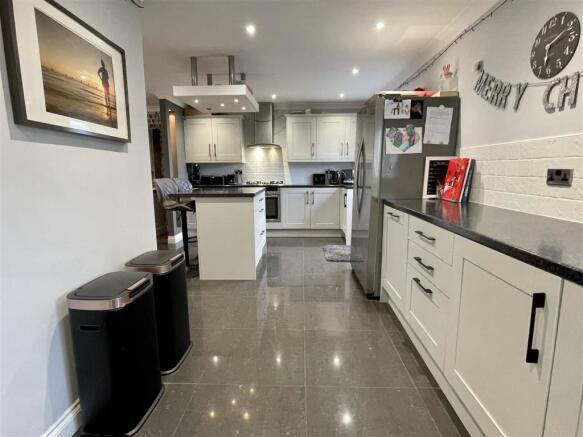 Kitchen/Breakfast Room