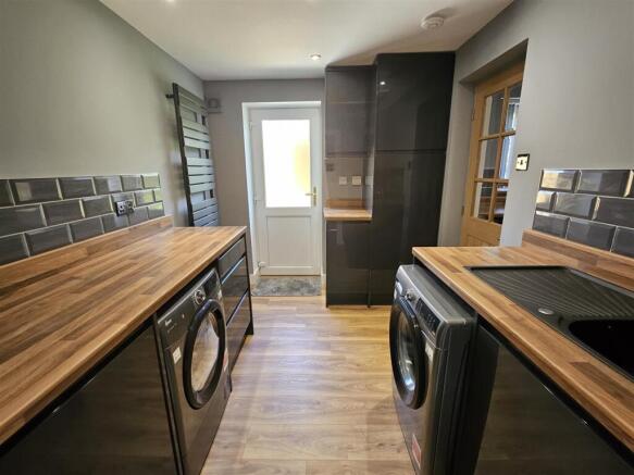 3 bed Detached Bungalow to rent Image 5