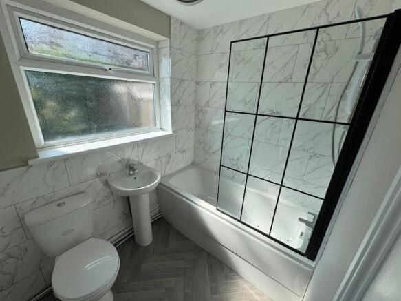 2 bed Terraced to rent Image 7