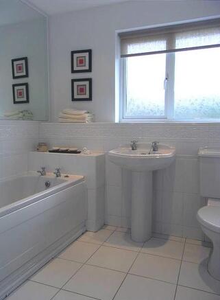 <p>HOUSE BATHROOM</p>