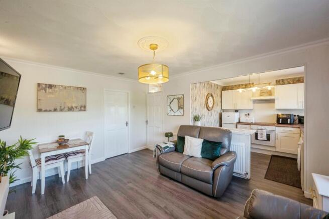 2 bed Semi-Detached for sale Image 8