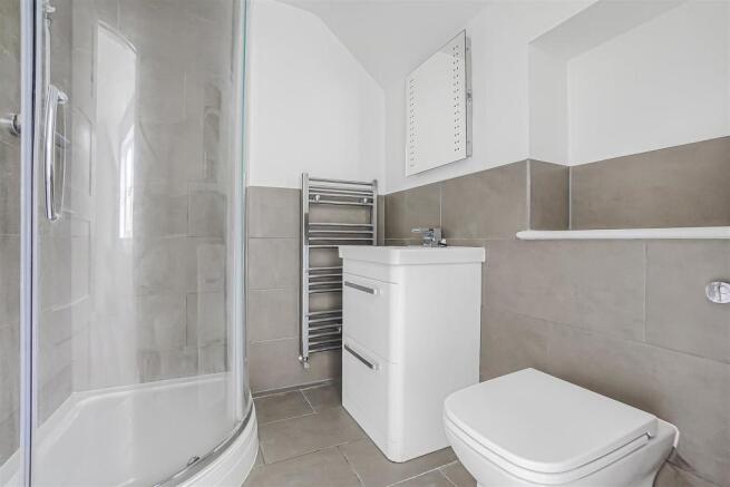 Bedroom 1b_ensuite.jpg