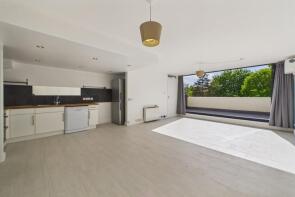 4, Emmanuel House, South Croxted Road, London SE21 8BE