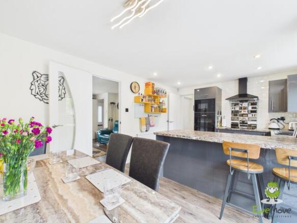 EweMove Estate Agents Basingstoke - Corinthian Clo