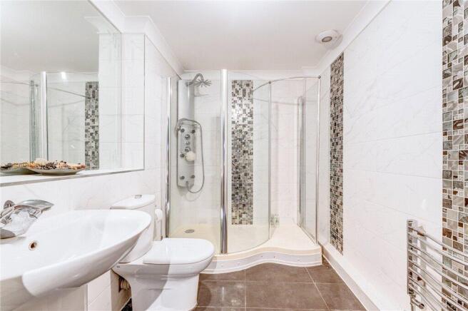 4 bed Detached for sale Image 11