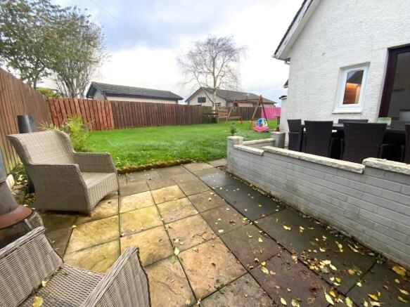 SIDE PATIO