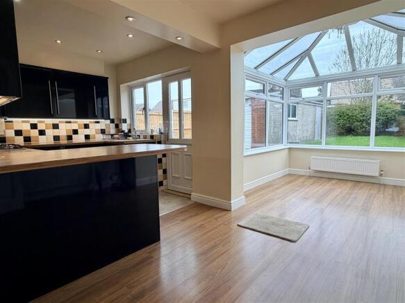 OPEN PLAN DINING KITCHEN/CONSERVATORY