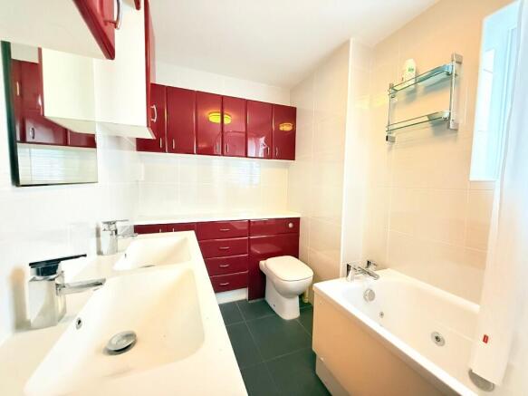 MAIN BATHROOM