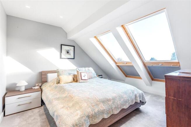 3 bed Apartment to rent Image 11
