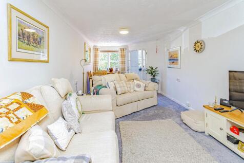 Hillcroft Court, Chaldon Road, Caterham, CR3