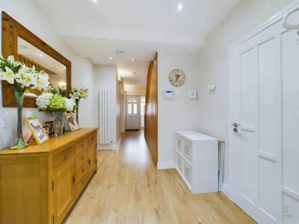 CAM03418G0-PR0049-STILL011