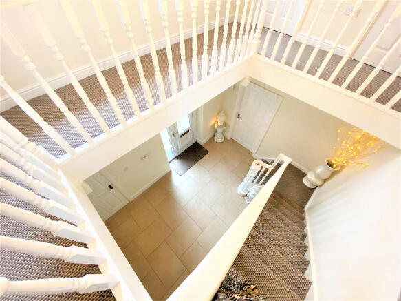 GALLERY LANDING