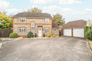 19, Comfrey Close, Farnborough GU14 9XX