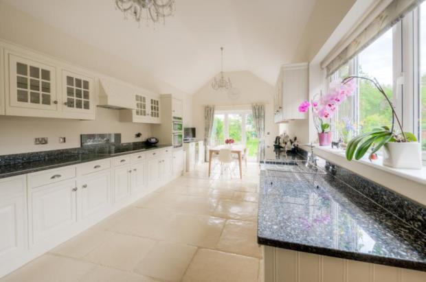 Kitchen/Breakfast Rm