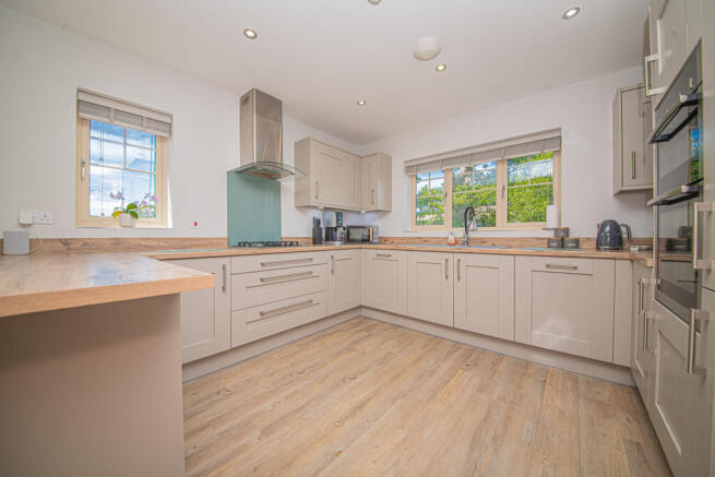 Knowle Park Lane, Fair Oak, Eastleigh photo 4