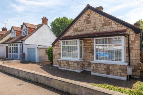 Chingford Avenue, Chingford
