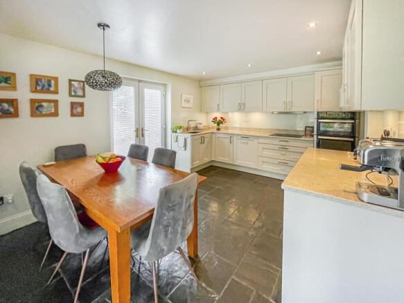 4 bed Detached for sale Image 5