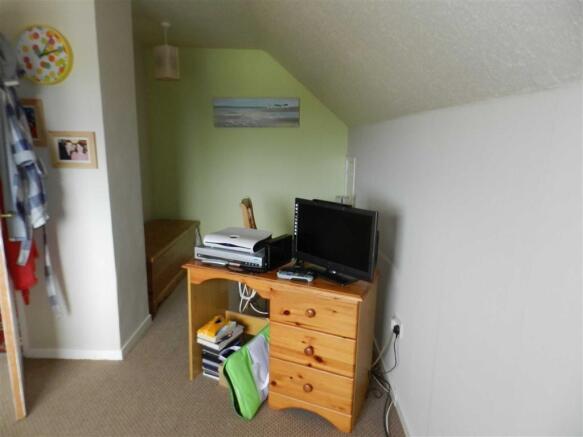 FIRST FLOOR BEDROOM 