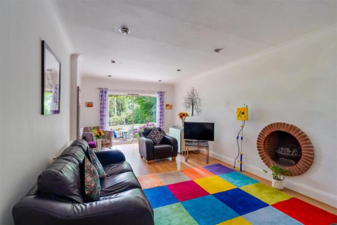 4 bed Detached for sale Image 5
