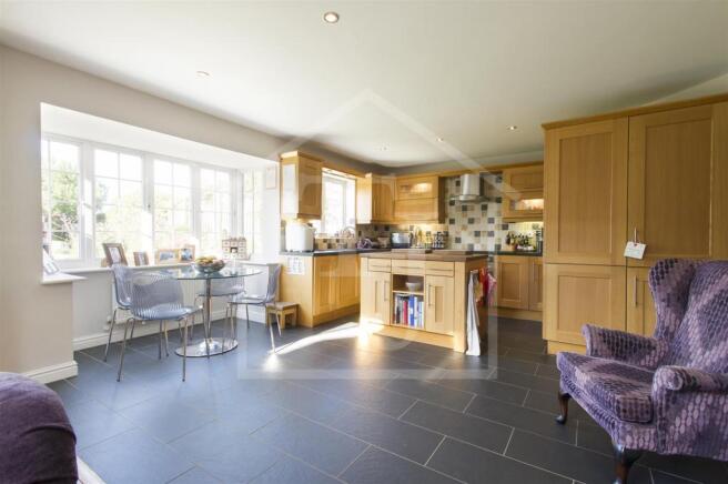 Dining Kitchen/ Fami