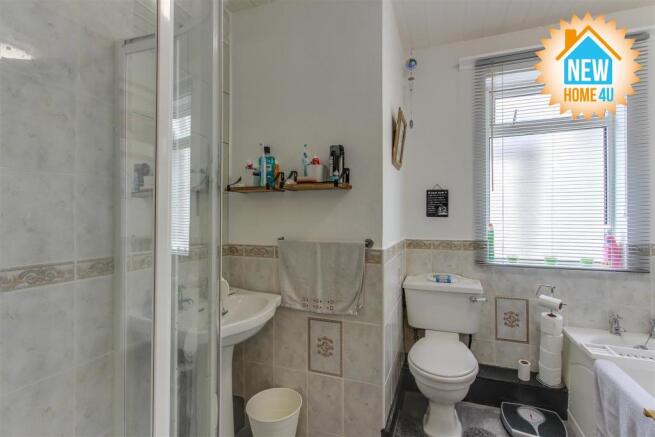 FAMILY BATHROOM:
