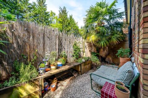 Elderwood Place, London, SE27