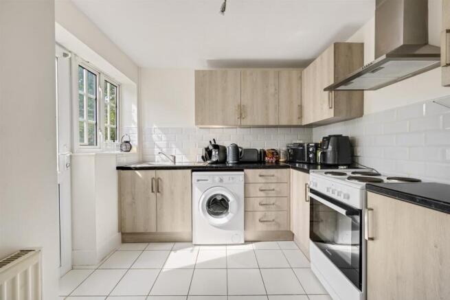FITTED KITCHEN