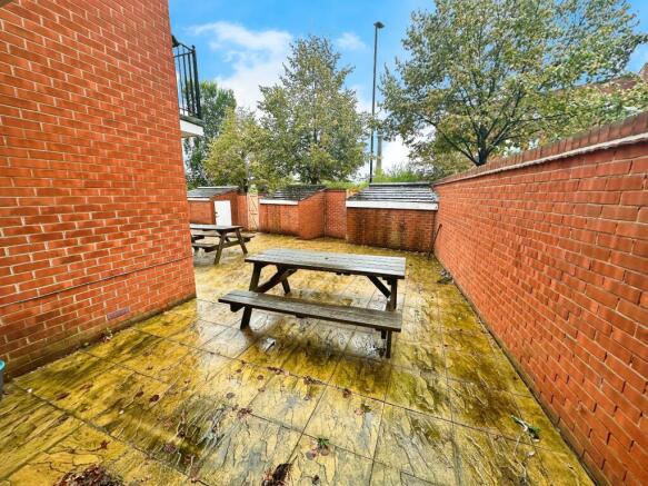 1 bed House Share to rent Image 9