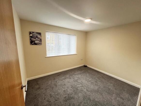 2 bed Apartment to rent Image 5