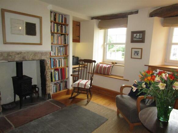 SITTING ROOM/RECEPTI