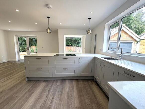 Kitchen Dayroom 1.jpg