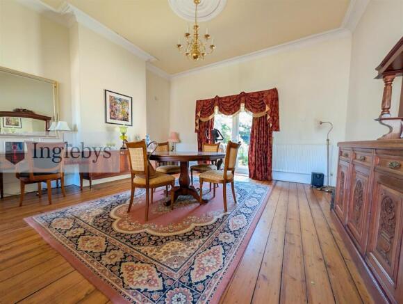 7 bed Town House for sale Image 8