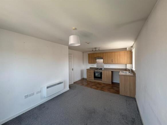 2 bed Apartment to rent Image 5