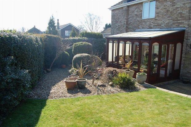 REAR & SIDE GARDEN