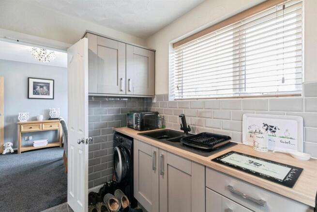 3 bed Semi-Detached for sale Image 7