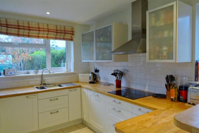 Kitchen/Breakfast Room: