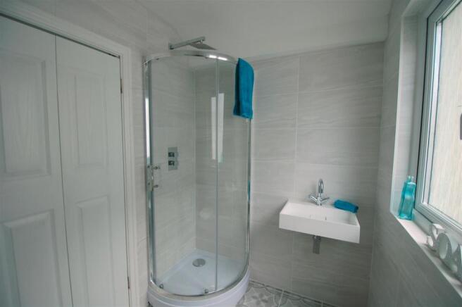 Bathroom 2.jpg