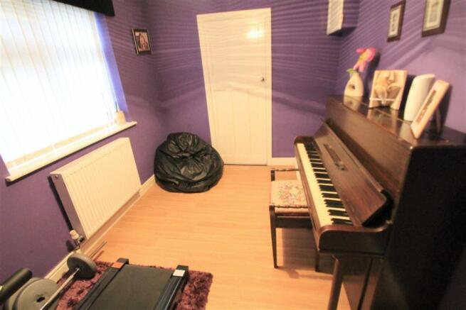 Bedroom 4/Sitting/Fa