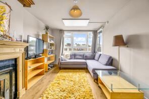 17, Searles Close, London SW11 4RG