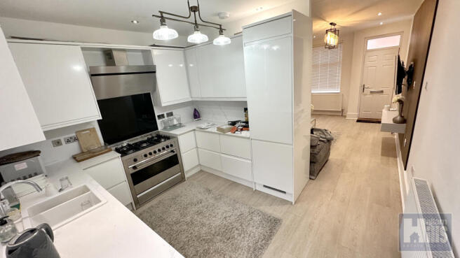 3 bed Terraced to rent Image 4